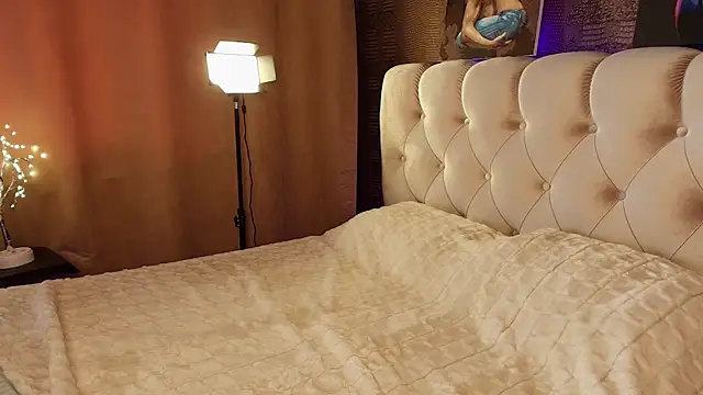 Aria_Mila webcam