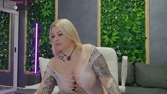 Issa_Jo webcam