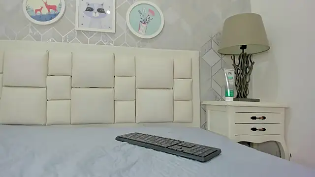 naia_cox webcam
