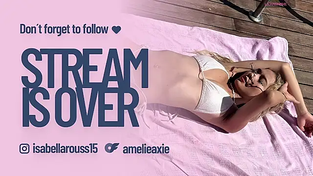AmelieAxie webcam