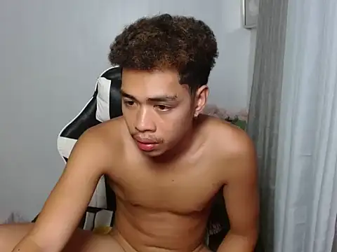 curlyasian_njxx webcam