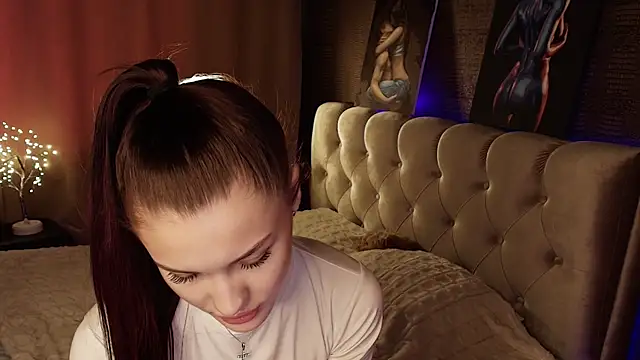 Aria_Mila webcam