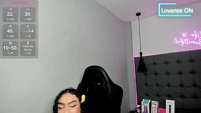 scarletcherry18 webcam