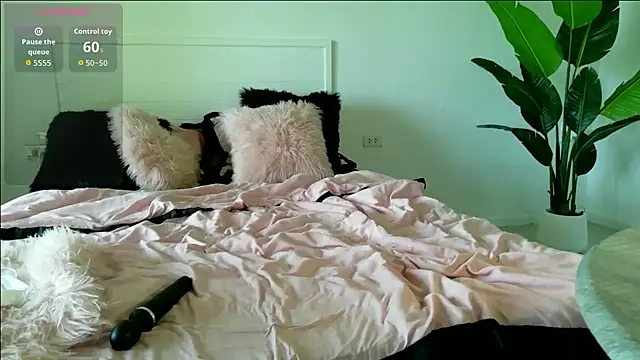 SweetLucyX webcam