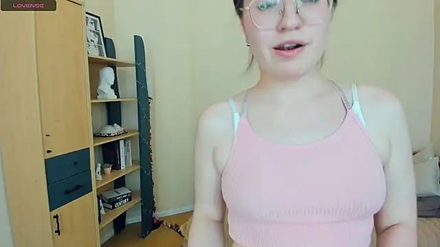 LatoniaNeedam webcam