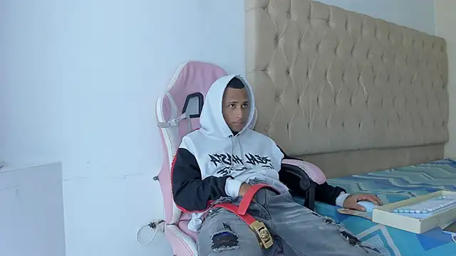 Supreme_Badboy webcam