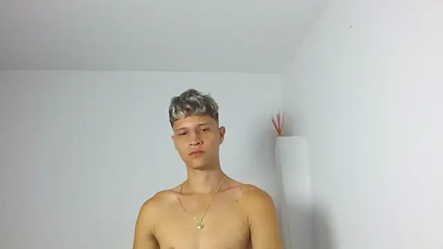 Twinkcock22 live cam