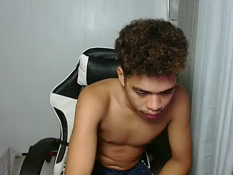 curlyasian_njxx webcam