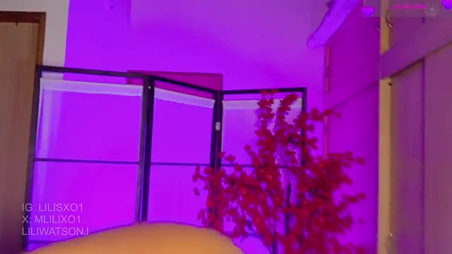 Lolya - Female webcam sex chat