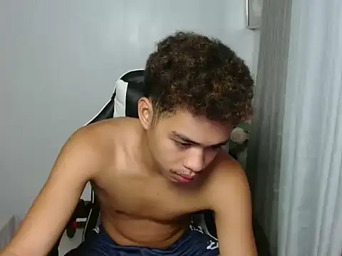 curlyasian_njxx webcam