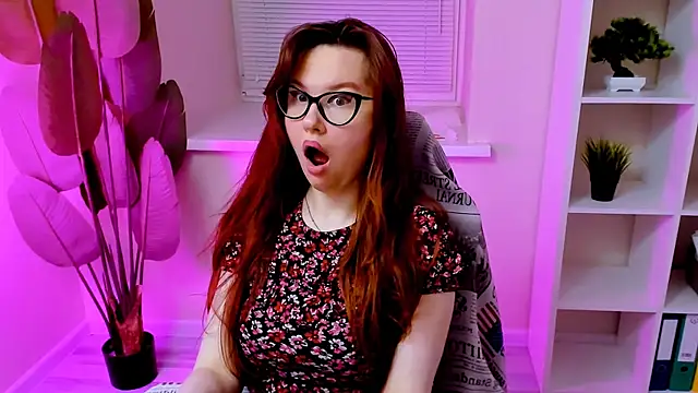 CarolGiggly webcam