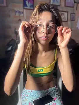 coraline_ro (F teen) - shirtless striptease