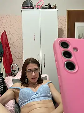 Irresistible24 webcam