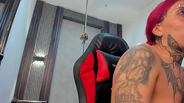 selene_red_ webcam
