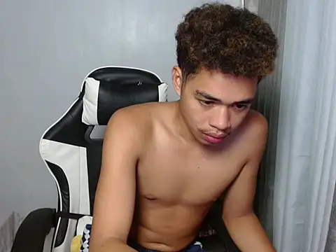 curlyasian_njxx webcam