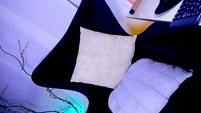 MargaretQualley webcam
