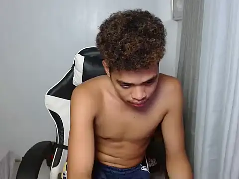 curlyasian_njxx webcam