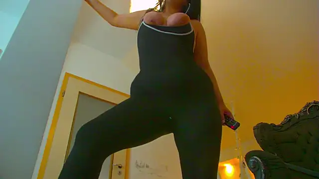 KeiraDark webcam
