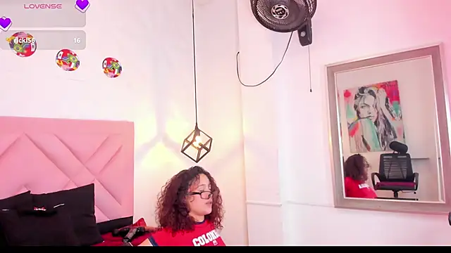 curly_babe webcam