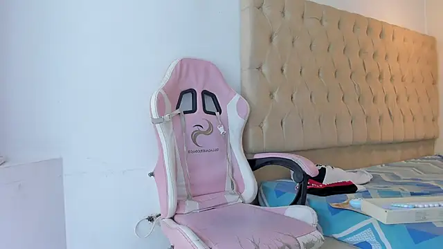 Supreme_Badboy webcam
