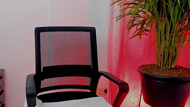 SarahRouge webcam