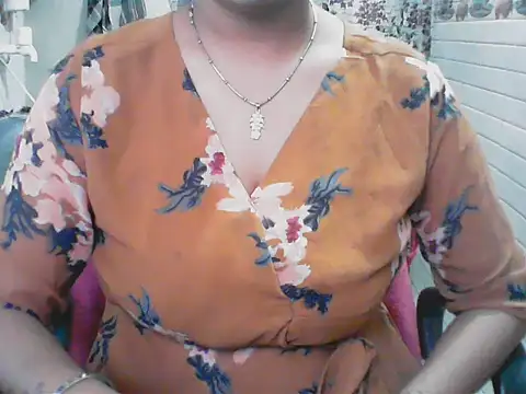 LovingPihu webcam