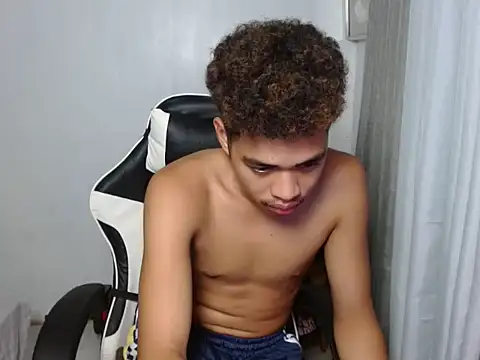 curlyasian_njxx webcam