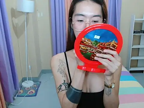 XxTsUncutAskaxX live cam