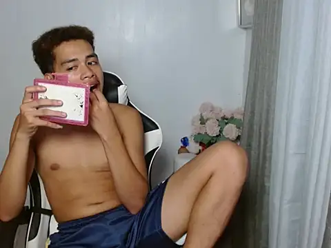 curlyasian_njxx webcam