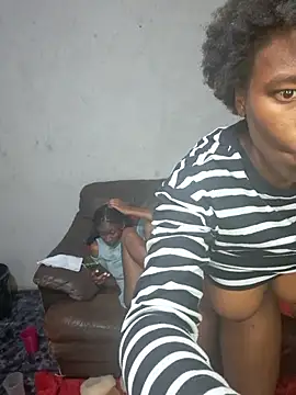 Littletee001 live cam