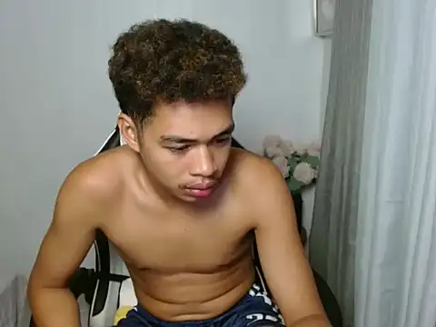 curlyasian_njxx