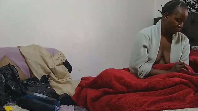 sluttylaura21 webcam
