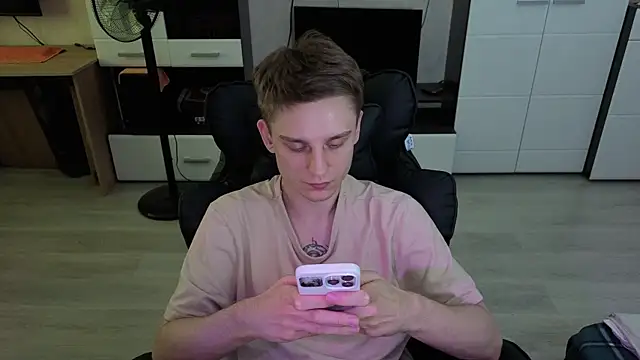 angryzan webcam