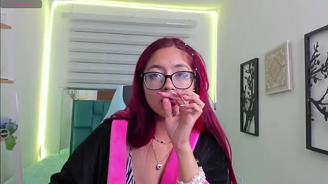 Sara_Red_X webcam
