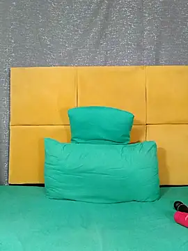 HugeTitisxx webcam