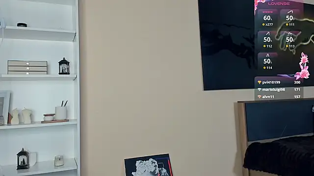MaliaBourraine live sex cam