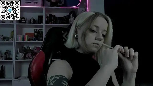 Holy_Mistress_S webcam