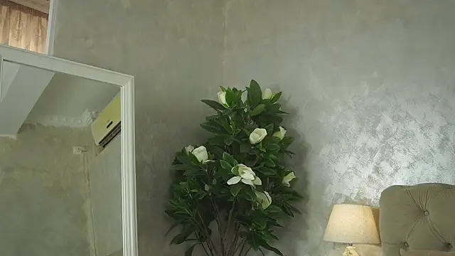 LeilaBie webcam