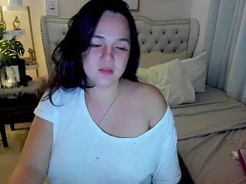 SweetHoney369's room