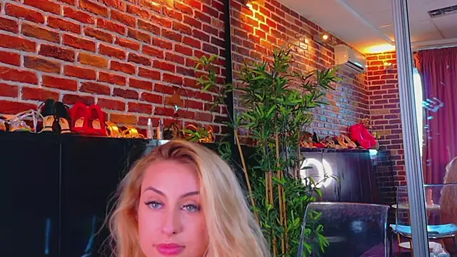 ivorym00n - Ivorym00n's free webcam - UK Sex Cams