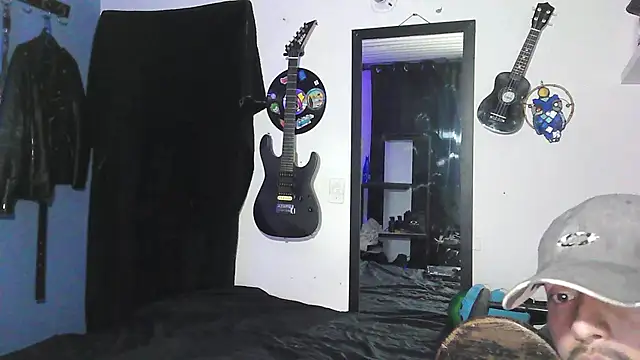 MrGoldenBoy777 webcam