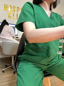 secretly_masturbating live cam on StripChat
