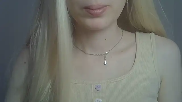ViraVrema live cam on StripChat