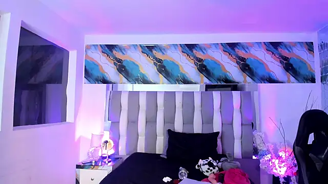 IsaDiiaz live cam on StripChat