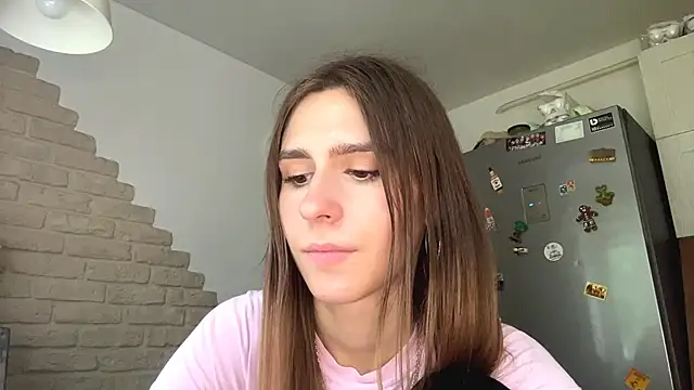 ZaraGuyette live cam on StripChat