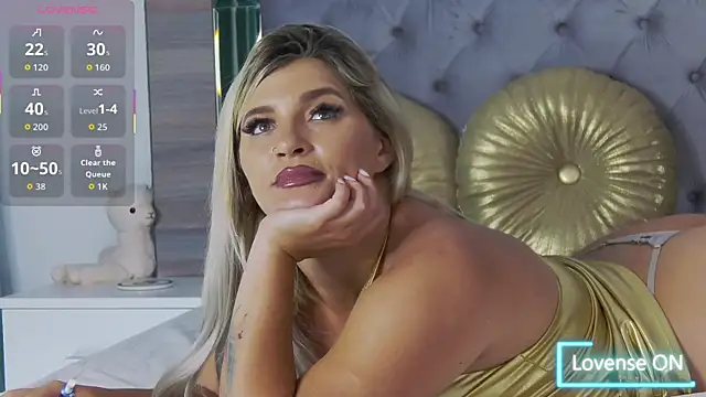 Lorehottie webcam