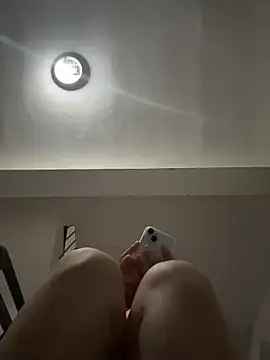 xiaochengzi505 (F milf) - 上身真空到下播