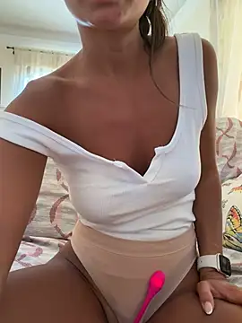 rebyreby11 Live Webcam on Stripchat