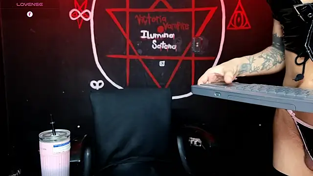 Victoriavampire666 live cam