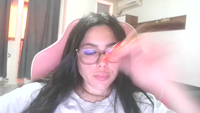 LovelyJulliette webcam